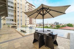 Πισίνα στο ή κοντά στο Infini by J&J ( Persimmon Studio . WiFi . Pool )