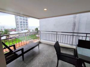 Balkón nebo terasa v ubytování Golden Jomtien Beach Hotel