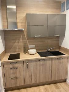 a kitchen with a sink and a counter top at APPARTEMENT REFAIT A NEUF, IDEALEMENT SITUÉ in La Baule