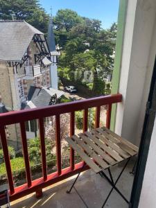 Balkón alebo terasa v ubytovaní APPARTEMENT REFAIT A NEUF, IDEALEMENT SITUÉ
