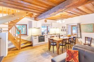 Kuchyňa alebo kuchynka v ubytovaní Ferienhaus Alte Mühle Hohentauern