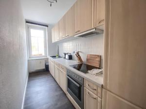 Kuchyň nebo kuchyňský kout v ubytování Stilvolle 2 Zimmer Wohnung mit Küche, TV, Waschmaschine