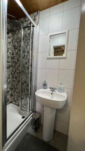 Ванная комната в Palaz 5 - 3 bedroom Apartment