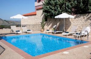 Bazén v ubytování Villa Kermes Heated Pool nebo v jeho okolí