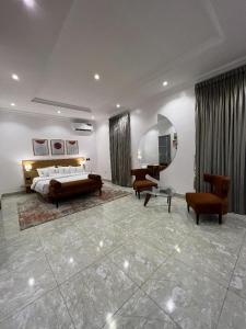 A seating area at Bricks Residence