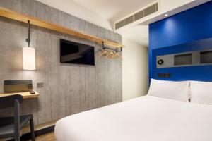 ibis budget Manchester Airport T2客房内的一张或多张床位