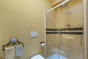 A bathroom at Altra Meta b&b