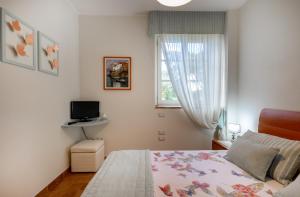 A television and/or entertainment centre at Altra Meta b&b