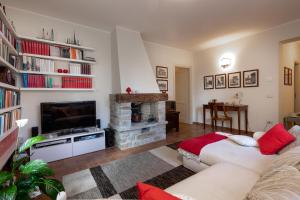 A seating area at Altra Meta b&b