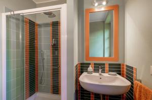 A bathroom at Altra Meta b&b