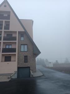 Rakennus, jossa huoneisto sijaitsee