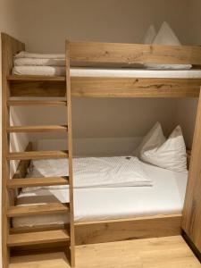 Letto o letti in una camera di das MARX - Gasthof Marx - Apartments