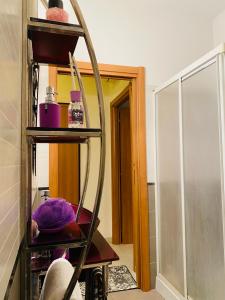 a room with a shelf with cosmetics and a mirror at Subito disponibile! in Cinisello Balsamo