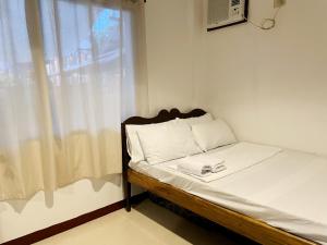 Postel nebo postele na pokoji v ubytování Lara's Guesthouse Siargao