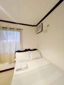 Postel nebo postele na pokoji v ubytování Lara's Guesthouse Siargao