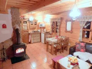 a kitchen and living room with a stove in a cabin at Liptovská Drevenica in Liptovský Mikuláš