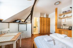 Postel nebo postele na pokoji v ubytování Apartmány Černý vlk, Kvilda
