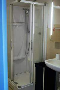 a bathroom with a shower and a sink at MODERN & BRIGHT flat - 2 MIN from the SEA in Savona