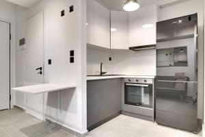 Kuchyňa alebo kuchynka v ubytovaní MyPLACE Premium Apartments