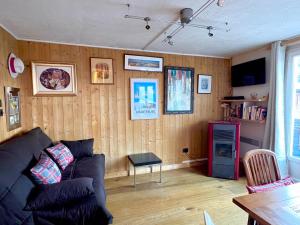 Telewizja i/lub zestaw kina domowego w obiekcie Appartement 2pieces Hyper Centre Les Houches, proche Chamonix