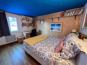 Łóżko lub łóżka w pokoju w obiekcie Appartement 2pieces Hyper Centre Les Houches, proche Chamonix