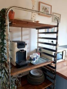 a shelf with a coffee maker and a espresso machine at Le Bon Temps, pour une douce parenthèse in Saint-Martin-lez-Tatinghem