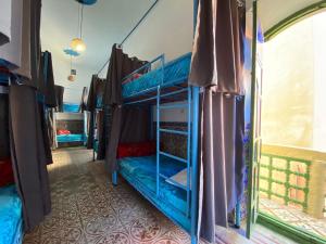 Atlantic Hostel emeletes ágyai egy szobában
