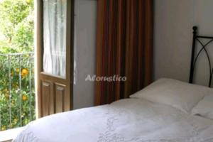 a bedroom with a bed and a window with a view at Casa Rural Torre del Agua. Un lugar con encanto. in Osuna