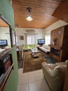 A television and/or entertainment centre at Sweet home