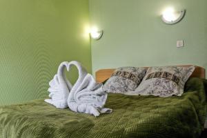 Ένα ή περισσότερα κρεβάτια σε δωμάτιο στο Hôtel Le Pommeil