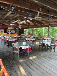 En restaurant eller et andet spisested på Flat no Resort Gran Lençóis