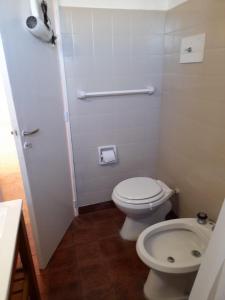 a small bathroom with a toilet and a sink at Departamento reciclado a nuevo a 3 cuadras del mar in Mar del Plata