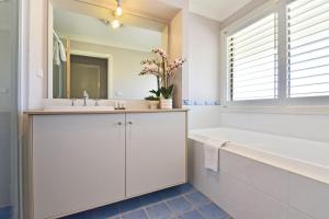 Ένα μπάνιο στο Marignano Country Homestead +21 φωτογραφίες