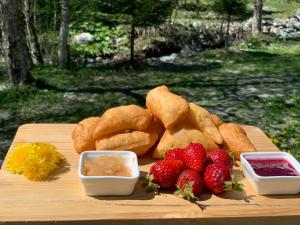 a plate of bread and strawberries on a table at Perroi Shqiptar in Deçan