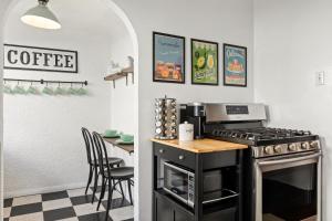 Кухня або міні-кухня у Visit the Beach from a Historic Downtown Apartment - NRP21-00092