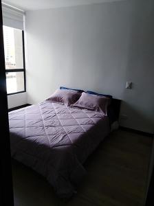 Tempat tidur dalam kamar di Apartamento Colina, Campestre Suba