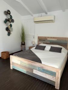 מיטה או מיטות בחדר ב-DUCHARMOY LODGES