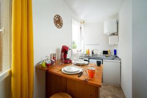Köök või kööginurk majutusasutuses Fully equipped apartment ideal for 2 people