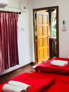 Postel nebo postele na pokoji v ubytování กอบสุข รีสอร์ท 2 k08 , k09