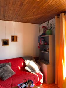 Studio sympa avec terrasse , maxi 4 pers.Briançon的休息区
