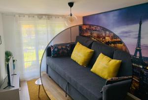 Część wypoczynkowa w obiekcie Luxurious Apartment Private Parking 25 MN to Paris