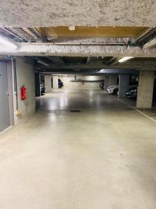 Zdjęcie z galerii obiektu Luxurious Apartment Private Parking 25 MN to Paris w mieście Yerres