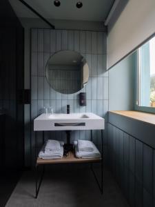 a bathroom with a sink and a mirror at Casa rural Goiko Errota landetxea in Arrasate - Mondragon