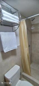 Ένα μπάνιο στο APARMENT SAMANA HOUSE AREQUIPA +28 φωτογραφίες