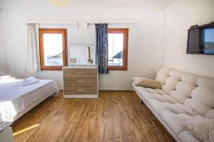 Postel nebo postele na pokoji v ubytování Seaside House with Refreshing View in Gumusluk