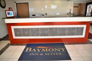 a bar in a baylormont inn and suites lobby at Baymont by Wyndham Port Huron in Port Huron