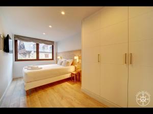 A bed or beds in a room at SANTA MARGALIDA de Alma de Nieve