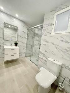 Kúpeľňa v ubytovaní Apartamento en el centro de Malaga, en el Soho + 13 fotografií
