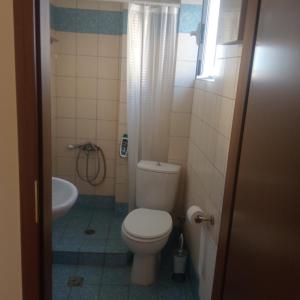Koupelna v ubytování HOME + 37 fotografií