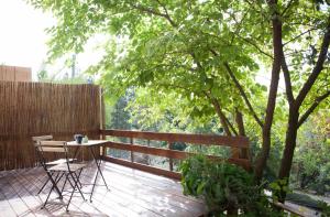 Rõdu või terrass majutusasutuses Connected Guest House